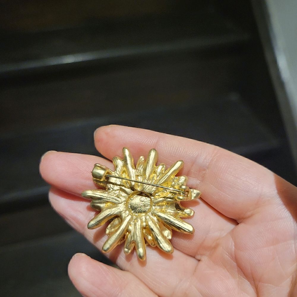 Brand New Flower With Bee Rhinestone Brooch Pin - Picture 4 of 6
